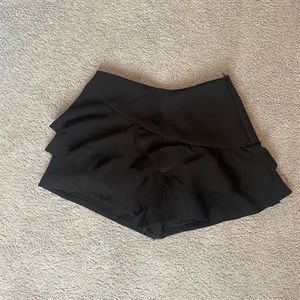 Do+Be black ruffle skort